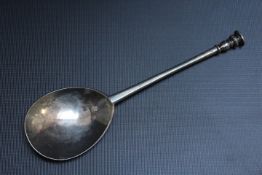 A HALLMARKED SILVER SEAL TOP SPOON, makers mark WS with mullet and pellets, date indistinct,
