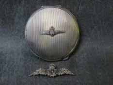 A HALLMARKED SILVER COMPACT - BIRMINGHAM 1939, with Royal Air Force emblem to hinged lid, together