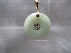 A 14KT ITALIAN GOLD CHAIN WITH ORIENTAL JADE TYPE PENDANT