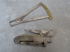 A WWI MULTI USE TRENCH TOOL, L 10 cm, together with a gunners calliper, L 13 cm