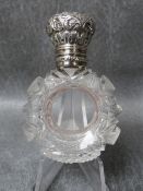 A 19TH CENTURY WHITE METAL LIDDED GLASS SCENT BOTTLE, H 7 cm, Dia. 5 cm