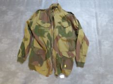 A WW2 BRITISH PARATROOPER DENISON SMOCK, airborne troops label to interior marked size 5, John