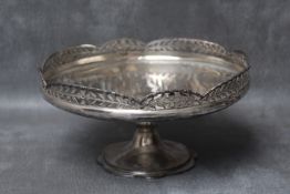 A HALLMARKED SILVER PIERCED GALLERY TAZZA BY E S BARNSLEY & CO - BIRMINGHAM 1916, approx weight