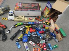 A tray of assorted vintage toys