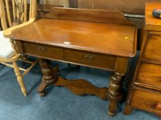 A Victorian mahogany wash stand W 94 cm