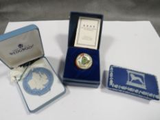 A Wedgwood blue dip trinket box with emblem for the British Empire Exhibition Wembley 1924 A/F