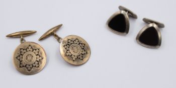 2 Paar div. Manschettenknöpfe, 1x Silber mit Onyx und 1x wohl Doublé, Silber 11,1gr., Größte D-2,2c