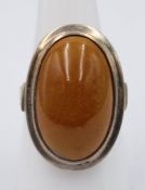 835er Silber-Ring, Schiene vergößert, gr. Cabochon (Bernstein ?), 12,1gr., RG 58
