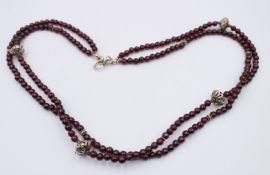 2reihige Granat-Halskette mit Silber-Zierelementen, ca. L-54cm