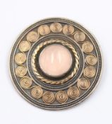 Brosche/Anhänger im nordischen Stil, mittig Rosenqarz, 925er Silber, Greifenkunst, 18,1gr., D-4cm