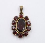 kl. Anhänger, Granat, 835er Silberfassung, ca. L-2,5cm