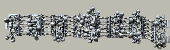 altes Armband, versilbert, wohl Rajasthan, Stift fehlt, L-20 cm, 145 gr