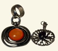 2x grosse, versilberte Modeschmuck Anhänger mit Steinen, 1x 9-1x 5 cm, zusammen 80,6 gr