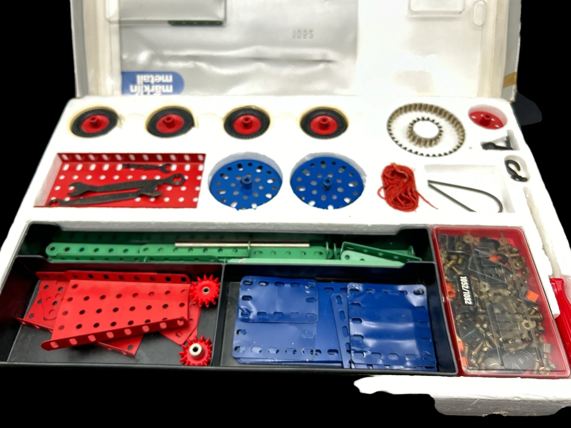 Märklin Metall Grundkasten B 1052  in OVP, vollständigkeit nicht überprüft - Bild 2 aus 2