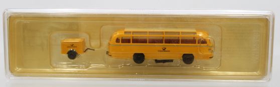 Postbus mit kl. Anhänger, Brekina, OVP