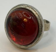 gr. runder Zinnring, nur "Denmark" gestempelt,rot- brauner Stein, D-2,2 cm, 21,6 gr., Handarbeit