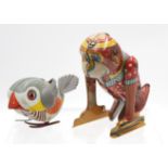 Pickvogel und Affe, Blech, älter, Schlüsselwerk bei Affe läuft, je mit Gebrauchsspuren, ca. H-11cm
