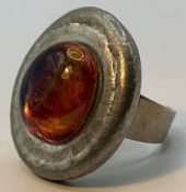 gr. runder Zinnring, nur "Denmark" gestempelt,roter Stein, Handarbeit, D-3 cm, 24,9 gr.,