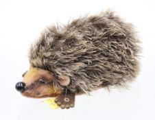 Steiff-Igel, Knopf & Fahne, Nr. 1670/10