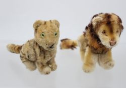 2x div. ältere Steiff-Raubkatzen, ohne Ident. , bespielt, ca. H-11cm