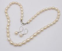 SW-Perlenset, Kette und Ohrhänger, 925er Silbermonturen, ca. Kette L-42cm, Ohrhänger L-2,5cm