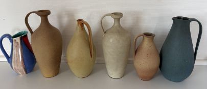 Lot-ca. 26  diverse vintage Keramik-Vasen, ein Karton voll