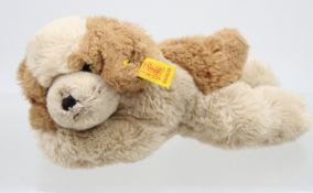 liegender Hund, Steiff, Knopf & Fahne, Nr. 5610/18