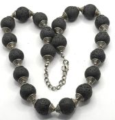 schwarze Lava Perlensteinkette mit versilb. Zwischengliedern, L-ca. 50 cm, ca. 132 gr