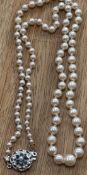 Perlenkette, verlaufend, Goldschliesse-585- mit Safire und Perle, grösste Perle 0,5 cm