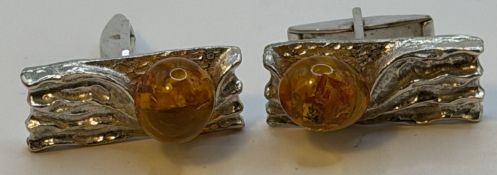 Paar massive Silber-835- Manchettenknöpfe, Fischland Schmuck mit Bernstein-Kugeln, zus. ca. 15 gr.