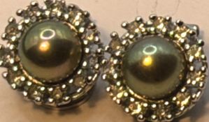 Paar Silber-925- Ohrclipse, grüne Halbperlen, umringt von klaren Steinen, D-1,6 cm, zus. 8,9 gr