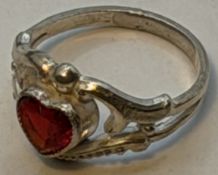 Baby-bzw. Puppenring, Silber mit herzförmigen roten Stein, RG 38-39, 1,12 gr