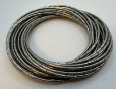 ca. 25 Armreifen, wohl Edelstahl