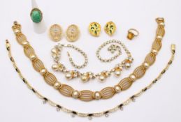 Konvolut div. Modeschmuck, goldfarben, 8 Lose