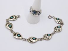 2 Teile Navajo-Silber-Schmuck, Bärentatzen-Armband und Ring, zus. ca. 13,2gr., ca. L-19cm, RG 59