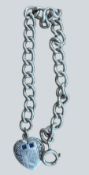 Silber-800- Armkette mit Herzanhänger, 2 blaue Steine und Ziermonogramm, L-20 cm, 8 gr