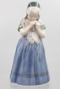 Amager Mädchen, Royal Copenhagen, Entw. Lotte Benter, Modellnr. 1323, polychrom bemalt in Unterglas
