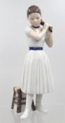 Porzellanfigur, Royal Copenhagen, stehendes Ballettmädchen, Modellnr 138, 2 Schleifstriche, ca. H-2