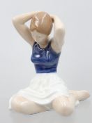 Sitzendes Mädchen, Royal Copenhagen, Entw. John Galster, Modellnr. 4648, 3 Schleifstriche, H-12cm