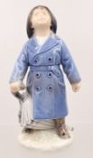 Junge mit Regenschirm, Royal Copenhagen, polychrome Unterglasurmalerei, Entw. Adda Bonfils, Modelln