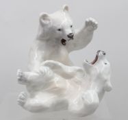 Royal Copenhagen, zwei spielende Eisbären, Entw. Knud Kyhn, Modellnummer 1107, ca. H-13,5cm