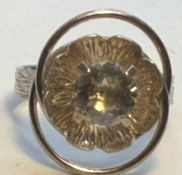 Blütenring mit einem klaren Stein, Silber 835/000, offene Ringschiene, 4,9g., RG 57