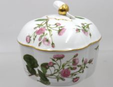 gr. Deckeldose von Rosenthal , Wildrosendekor, ca. H-14,5cm B-15,5cm