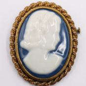 Limoges-Porzellanbrosche, älter, ca. 5 x 4cm