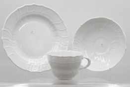 Gedeck, Meissen, Schwertermarke, Weißporzellan, Tasse 4 Schleifstriche, Teller je 2 Schleifstriche,