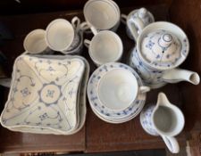 21 Teile  div. Strohblumen-Geschirr, div. Manufakturen, 2xTasse mit Altriss