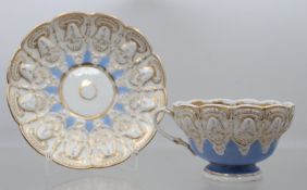 antikes Prunkgedeck ,Meissener Porzellan, ca. 1820-1840, reliefiert und Goldzier (berieben), 1. Wah