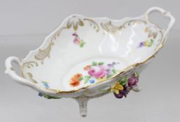 Schale auf 4 Füssen, Dresden, aufgesetzte Blüten, ca. H-6,5cm B-20,5cm