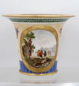 schöner Übertopf im Empire-Stil, ungemarkt, schön bemalt mit  Küstenszenen Boden leicht altrissig, 
