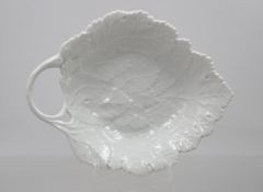 Blattschale, Fürstenberg, Weißporzellan, 2x kl. Chips, ca. H-4cm, 22 x 17cm